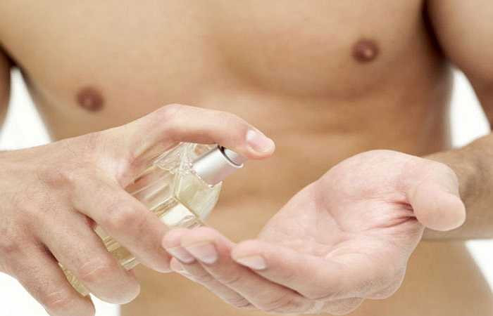 Kích thước ngực: Bạn có biết rằng đàn ông cũng có thể mắc ung thư vú? Nếu bạn nhận thấy sự gia tăng kích thước, khối lượng vú hay xung quanh núm vú của bạn có thay đổi bất thường hoặc có dịch chảy ra từ núm vú thì bạn cần đi khám bác sĩ ngay lập tức.