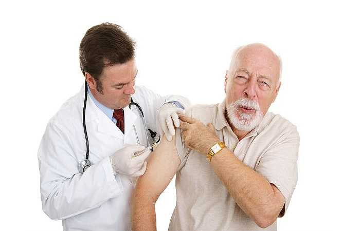 Đau lồng ngực: Đàn ông có nguy cơ mắc ung thư phổi cao gấp đôi phụ nữ. Nếu bạn là người hút thuốc và hay cảm thấy có những cơn đau nhói trong lồng ngực khi thở hoặc di chuyển thì bạn nên đi kiểm tra sức khỏe.