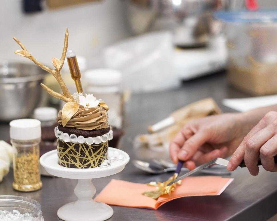 Đại gia mua bánh đắt nhất thế giới tặng sinh nhật vợ