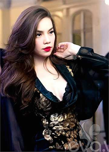 Hồ Ngọc Hà xuất hiện cuốn hút trong một sự kiện tối ngày 14/8 tại Hà Nội. 