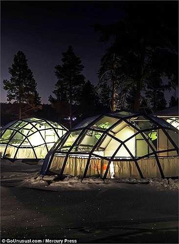 Ngoài ra, còn có phòng tắm hơi cũng thuộc hàng lớn nhất thế giới. Bất chấp nhiệt độ, ngoài trời lạnh tới đâu, bên trong khách sạn vẫn vô cùng ấm áp và dễ chịu. 