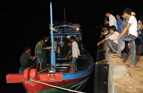 Ngư dân, tàu cá, Lý Sơn, Trung Quốc, đập phá, cướp tài sản