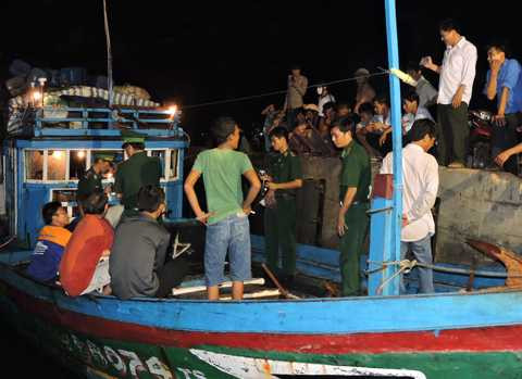 Ngư dân, tàu cá, Lý Sơn, Trung Quốc, đập phá, cướp tài sản