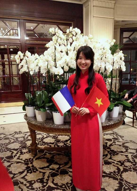 Ngoài thời gian học tập, Hà Linh còn làm thêm công việc trông trẻ.