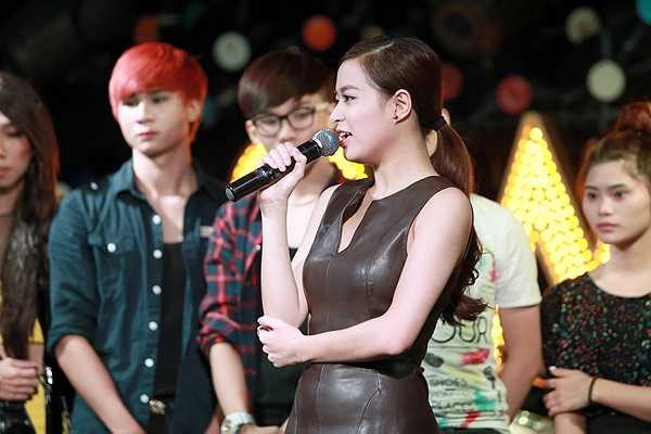 Cũng trong buổi offline, Hoàng Thùy Linh gửi lời cám ơn tới khán giả đã luôn ủng hộ cô trong nhiều năm qua. 