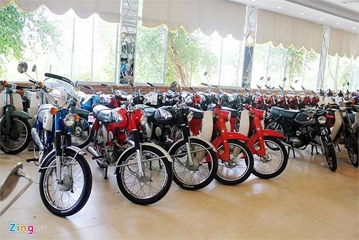 Honda CL 90 là những mẫu xe được người Mỹ đem vào Việt Nam để một số cá nhân sử dụng, sau khi họ về nước thì để lại và lọt ra ngoài nên người Việt mua được. Đây là dòng xe 90cc, máy lớn, nhưng nhược điểm là phải có bình ắc quy mới đạp nổ máy được. 