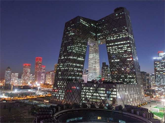 Mọi người ở Bắc Kinh, Trung Quốc đã đặt cho trụ sở của Đài truyền hình trung ương Trung Quốc (CCTV) một cái tên vô cùng đặc biệt 'Chiếc quần soóc khổng lồ của võ sĩ quyền Anh'.