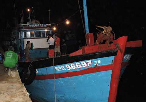 tàu cá, ngư dân, Lý Sơn, Trung Quốc, tấn công, đập phá, cướp tài sản