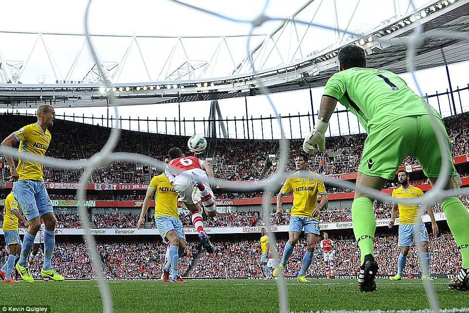 Cú đánh đầu ngược san bằng tỉ số của Koscielny