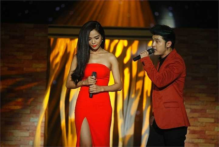 Trong chuơng trình 'Tôi toả sáng' với hai nhân vật chính là Ưng Hoàng Phúc và Trang Pháp, Ưng Hoàng Phúc gây bất ngờ cho khán giả với ca khúc Đừng nói xa nhau, song ca cùng siêu mẫu Kim Cương