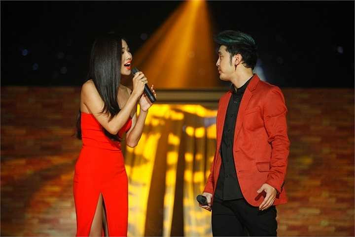 Anh đã mất gần một tháng để có thể hát nhuần nhuyễn ca khúc này. Khi bài hát kết thúc, Ưng Hoàng Phúc đã bất ngờ tặng hoa và hôn lên má của Kim Cương
