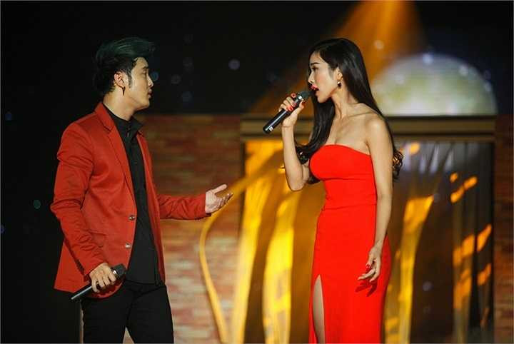 Chia sẻ về lần đầu tiên song ca cùng với bạn trai trên một sân khấu lớn, Kim Cương cho biết cô rất hồi hộp nhưng cũng rất vui và hạnh phúc