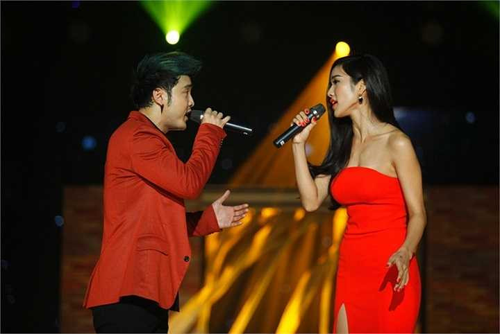 Vì đã góp được một phần nhỏ vào liveshow đánh dấu sự trở lại sân khấu của người yêu mình. 