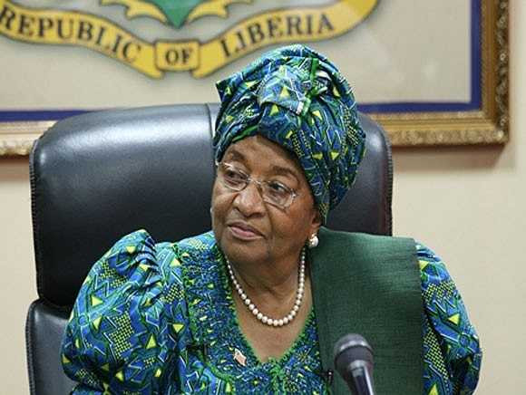Tổng thống Liberia Johnson Sirleaf lấy bằng M.A chuyên ngành quản lý công năm 1971. Bà trở thành Tổng thống Liberia năm 2006 và là nữ Tổng thống da màu do dân bầu đầu tiên của thế giới. Bà cũng là Tổng thống nữ đầu tiên của châu Phi. Năm 2011, bà được nhận giải Nobel Hòa bình vì nỗ lực thúc đẩy quá trình hòa giải của Liberia.