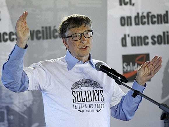 Bill Gate, Chủ tịch tập đoàn Microsoft, bắt đầu vào học tại Harvard năm 1973, ông quyết định chọn theo học ngành toán học ứng dụng. Trong thời gian học ở Harvard, Bill Gates đã phát triển một phiên bản của ngôn ngữ lập trình BASIC trên máy tính. Sau đó, ông đã bỏ học ở Harvard để dồn hết tâm sức sáng lập ra Microsoft cùng người bạn của mình Paul Allen khi đang là sinh viên năm thứ 3.