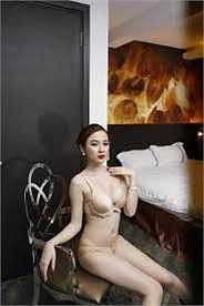 Vài năm trở lại đây, Phương Trinh luôn là tâm điểm chú ý của dư luận khi cô quyết định thay đổi hình ảnh.