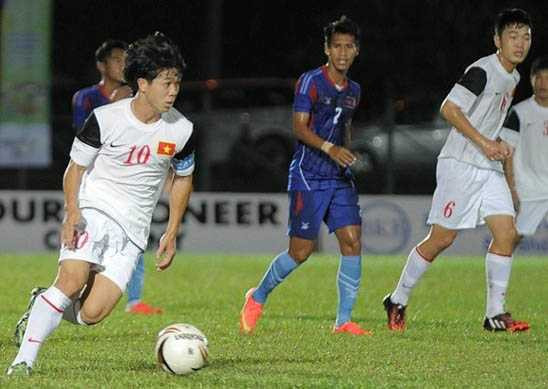 Em họ Văn Quyến thăng hoa, U19 Việt Nam gặp U21 Thái Lan ở bán kết