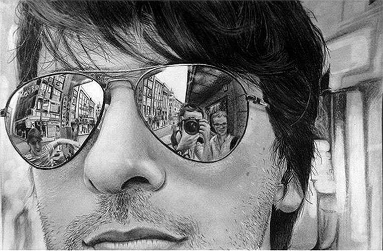 Nguyễn Sơn Tùng, sinh năm 1993, hiện là sinh viên năm 2 đại học Ngân hàng TP.HCM. Tùng được mọi người biết đến qua các bức tranh chân dung truyền thần siêu thực. Các tác phẩm của Tùng thường xuyên được đăng tải trên các diễn đàn vẽ, được cộng đồng mỹ thuật đánh giá cao.