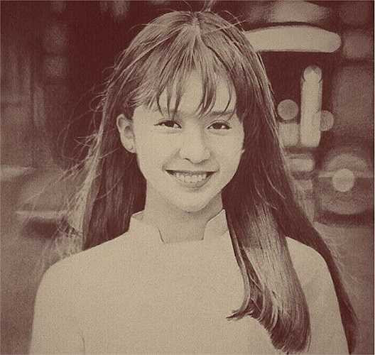 Hot girl Khả Ngân được tái hiện sinh động qua nét vẽ của Sơn Tùng.