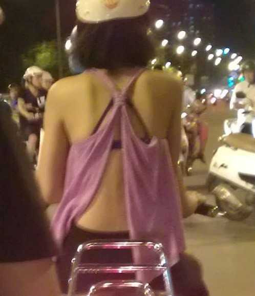 Đây là một trong những lần hiếm báo chí nước ngoài phê phán mặt tiêu cực của giới trẻ Việt Nam.