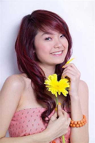 Minh Hằng những ngày đầu đi hát cũng theo đuổi hình tượng ca sỹ teen đáng yêu với khuôn mặt bụ bẫm