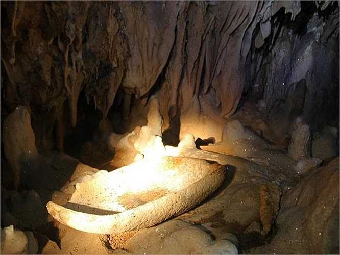 Trẻ nhỏ và phụ nữ được cho là những cá thể thuần khiết, do đó, họ thích hợp để hiến tế cho thần linh, giúp mang lại may mắn với mưa gió thuận hòa, mùa màng bội thu. 
