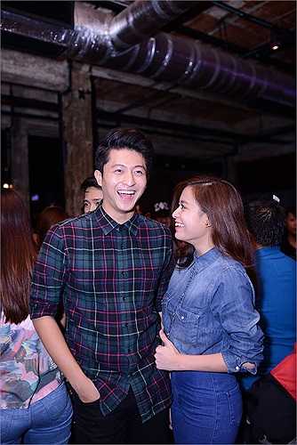 Hoàng Thùy Linh và Harry Lu rạng rỡ khi bắt gặp ống kính máy ảnh.