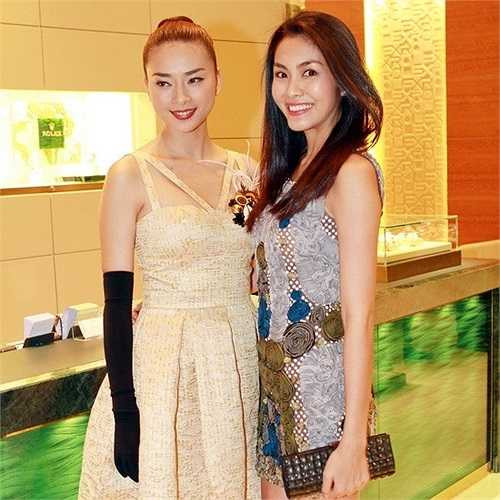 Ngô Thanh Vân từng tiết lộ chiều cao thật của mình là 1m71, tuy nhiên, khi đứng cạnh Tăng Thanh Hà cao 1m67, cả hai dường như không có sự khác biệt đáng kể. 