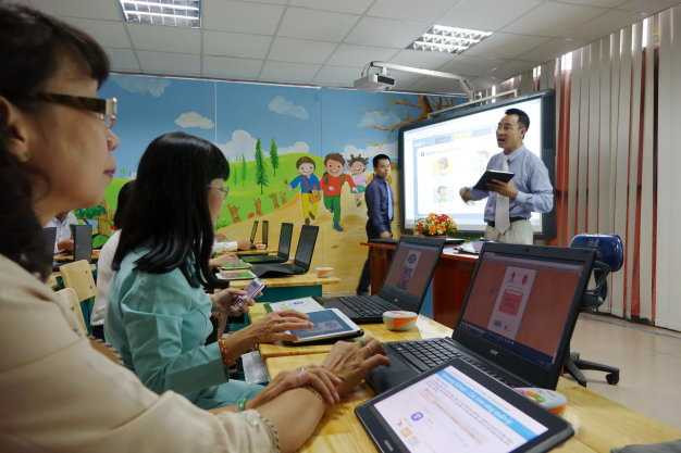 Phải sắm 320.000 máy tính bảng