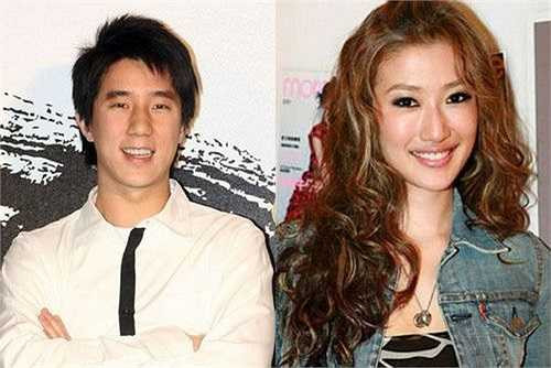 Năm 2004, một tạp chí của Hong Kong đã 'chộp' được hình ảnh nữ diễn viên Tạ Đình Đình ôm ghì Phòng Tổ Danh tại một quán bar. Sau khi thông tin trên được lan truyền, anh trai của người đẹp này là tài tử Tạ Đình Phong cũng mừng vui ra mặt và khen Tổ Danh là anh chàng ngoan hiền. 