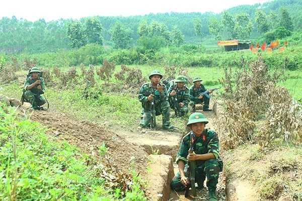 Đội hình Trung đội 1, chiếm lĩnh vị trí xuất phát tiến công.
