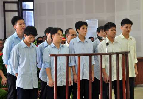 giết người, bắn, chém, băng nhóm, hỗn chiến, tòa án, phạt tù, tuyên án