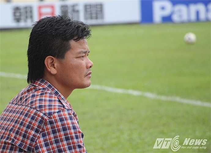 HLV Văn Sỹ của V.Ninh Bình phải đối đầu với một người đồng nghiệp danh tiếng hơn mình rất nhiều.