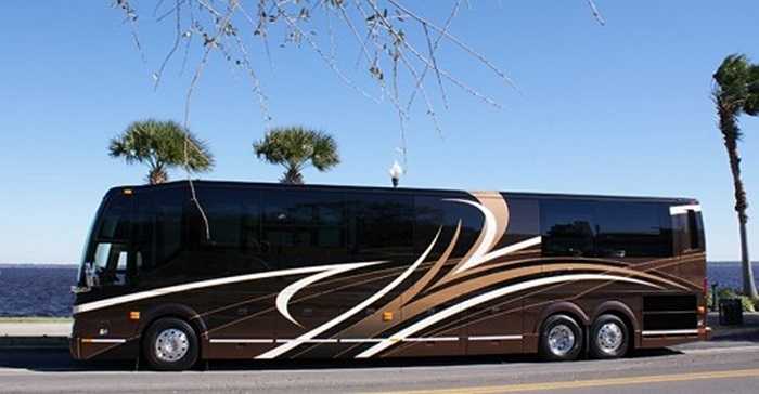 Millennium Luxury Coach, hãng chế tạo có trụ sở tại Florida, là một trong những ví dụ. Những chiếc coach (xe bus lữ hành) của hãng sau khi được nâng cấp có giá từ 1 đến 1,5 triệu USD/chiếc. 