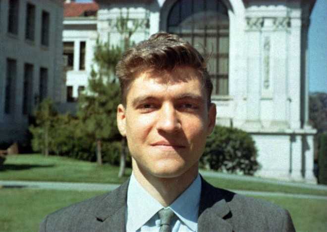 Theodore John Kaczynski - thần đồng toán học một thời giờ trở thành tội phạm khủng bố, nhận án chung thân.