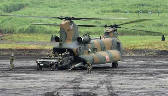 20 trực thăng, 600 ô tô các loại tham gia cuộc tập trận bắn đạn thật lần này