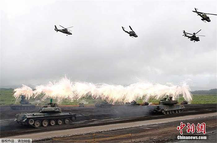 Theo Tân Hoa Xã, khoảng 2.300 binh sĩ, 800 xe tăng và xe bọc thép, 20 trực thăng, 600 ô tô các loại tham gia cuộc tập trận bắn đạn thật lần này