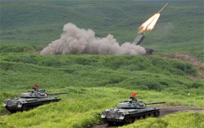 Trong ảnh là một xe tăng chiến đấu chủ lực của lực lượng phòng vệ mặt đất Nhật Bản