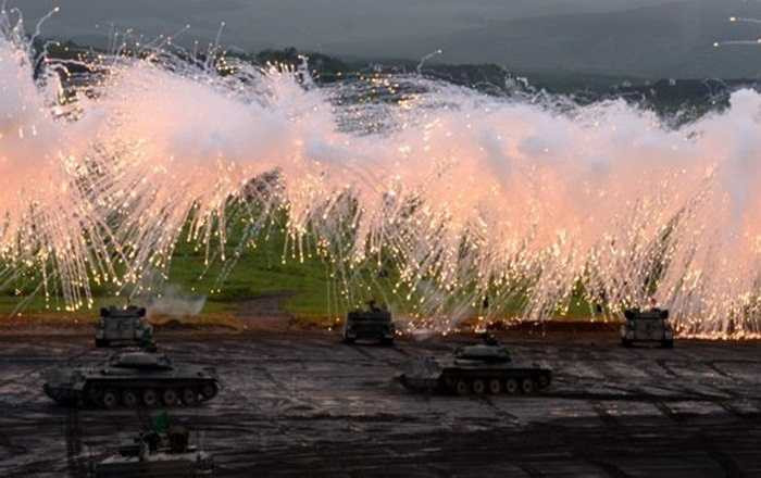 Xe tăng và xe bọc thép tham gia tập trận bắn đạn thật