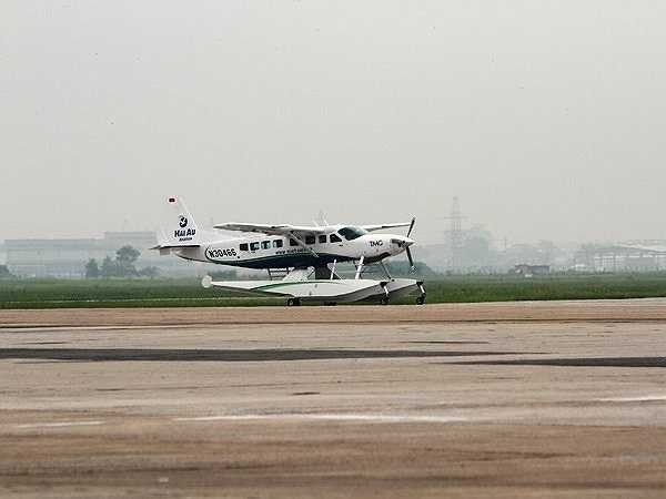 Do thủy phi cơ có tầm bay thấp, ông Đinh Việt Thắng, Cục phó Cục Hàng không VN cho biết, Cục đã tăng cường các giải pháp kỹ thuật để đảm bảo thông tin liên lạc, giám sát dẫn đường cho tàu bay.(Ảnh: Vietnam+)