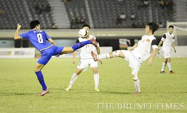 U19 Thái Lan thi đấu bạo lực