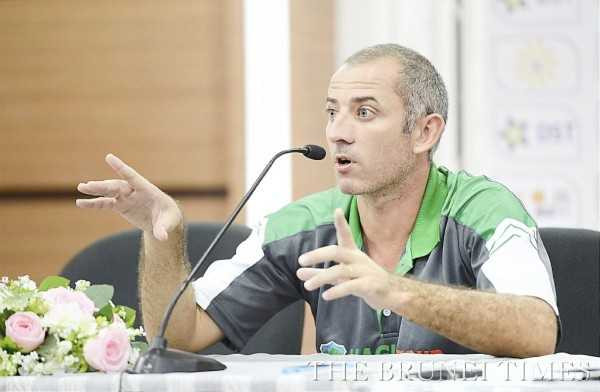 HLV Graechen phát biểu sau trận đấu