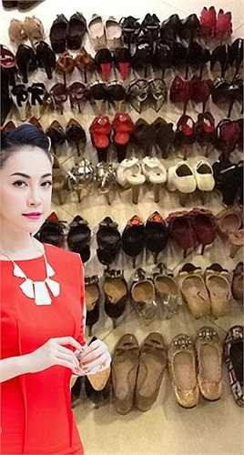 Người đẹp cũng sở hữu hàng trăm đôi giày giá trị.