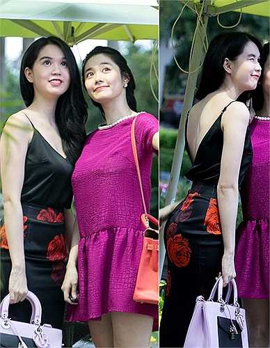 Cô ghi điểm với những đường khoét sâu khoe làn da trắng nõn nà.