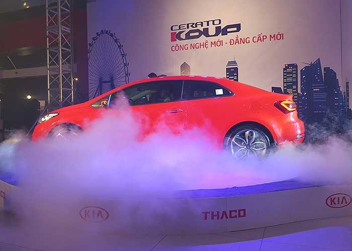 Mâm xe 18 càng làm vẻ bề ngoài tăng sự cuốn hút và ấn tượng.