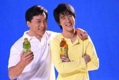 kha chan dong phung to danh quang cao 