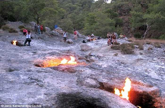 Hàng trăm năm qua, các thủy thủ khi đang lênh đênh ngoài biển khơi có thể nhìn thấy những ngọn lửa này và lấy chúng làm dấu hiệu để xác định phương hướng. Còn ngày nay, những ngọn lửa này được những người đi du lịch bụi và sử dụng chúng để sinh hoạt tại điểm dừng chân thú vị này.