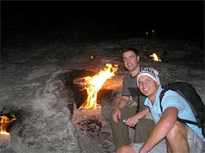 Vào mùa đông, những ngọn lửa rực cháy trong đá ở Chimaera càng hoạt động mạnh mẽ hơn.