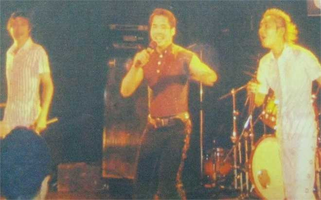 Ngọc Sơn biểu diễn bên hai người học trò Nhật Bản, Sakai và Wada. Với Ngọc Sơn, khán giả được chứng kiến một sự kết hợp thú vị của nhiều phong cách biểu diễn. Anh có thể hát bolero không thua kém những tên tuổi lớn của dòng nhạc này, trong khi vẫn có thể hát rất thành công nhạc trẻ, nhạc ngoại. Sau này, Ngọc Sơn còn đặc biệt thành công với dòng nhạc quê hương và cả nhạc trữ tình cách mạng. Tất cả đều dựa trên một giọng hát bẩm sinh, giàu tình cảm.