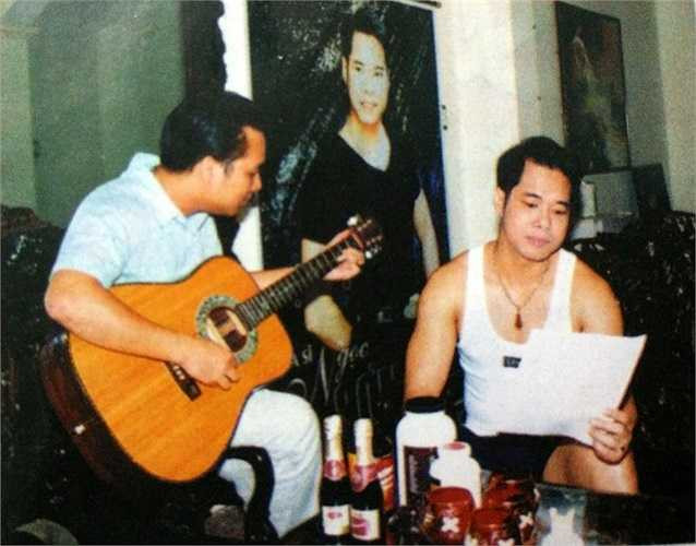 Em trai Ngọc Hải đàn cho Ngọc Sơn hát tại nhà riêng. Ngọc Sơn bắt đầu đi hát từ năm 1987 tại các tụ điểm ca nhạc TP.HCM. Với giọng hát rất ngọt ngào cùng ngoại hình thư sinh, anh nhanh chóng được khán giả yêu thích. Đó là thời đỉnh cao của ca nhạc tụ điểm, một môi trường lý tưởng cho các ca sĩ mới vào nghề tìm đến khán giả và qua đó định hình phong cách của mình. Tuy vậy, sự nghiệp ca hát của nam ca sĩ từng trải qua không ít thăng trầm, bị gián đoạn do những scandal và biến cố. 